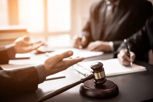أفضل محامي نزاعات الشركات العائلية في السعودية | حلول استراتيجية